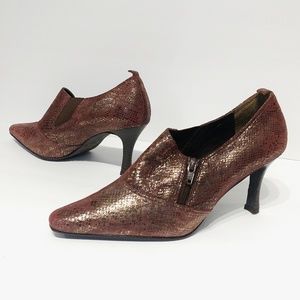 3/$15 NWOT Burgundy Snakeskin Ankle Booties/Heels